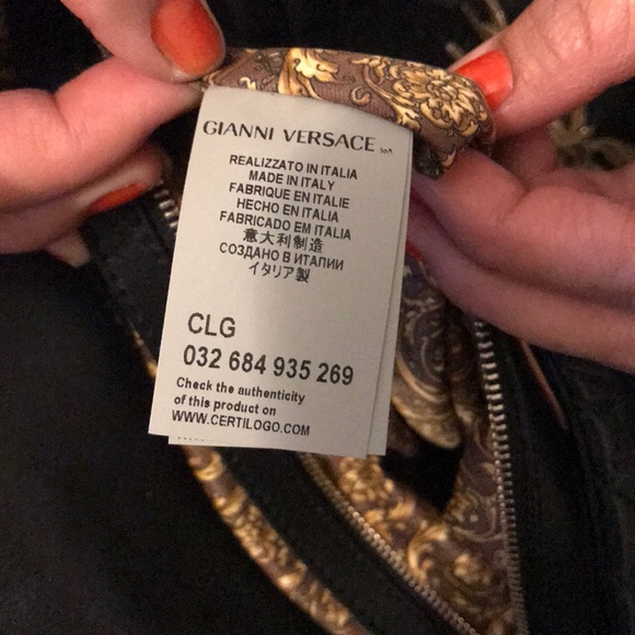Gianni Versace Bag- no low bids. Thank you - Picture 6 of 7